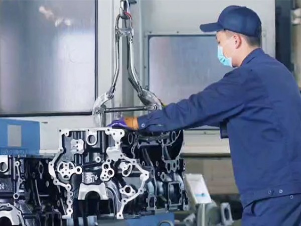 制造企業(yè)選擇AGV叉車(chē)應(yīng)該注意哪些？